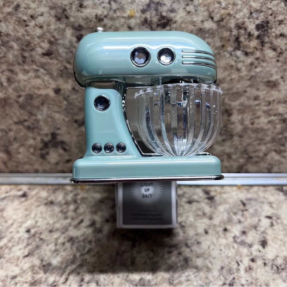 New! Bath & Body Works Mint Green Stand Mixer Wallflower Plug Teal Glistens